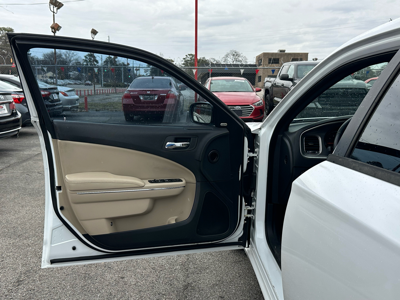 Dodge Charger 4dr Sdn SXT RWD 2013