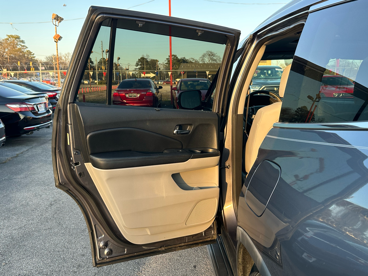 Honda Pilot 2WD 4dr Touring w/RES & Navi 2016