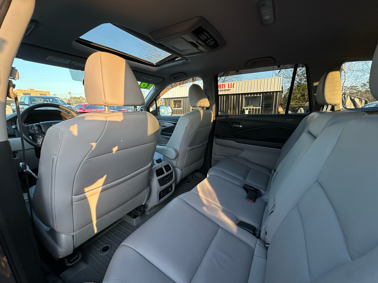 Honda Pilot 2WD 4dr Touring w/RES & Navi 2016