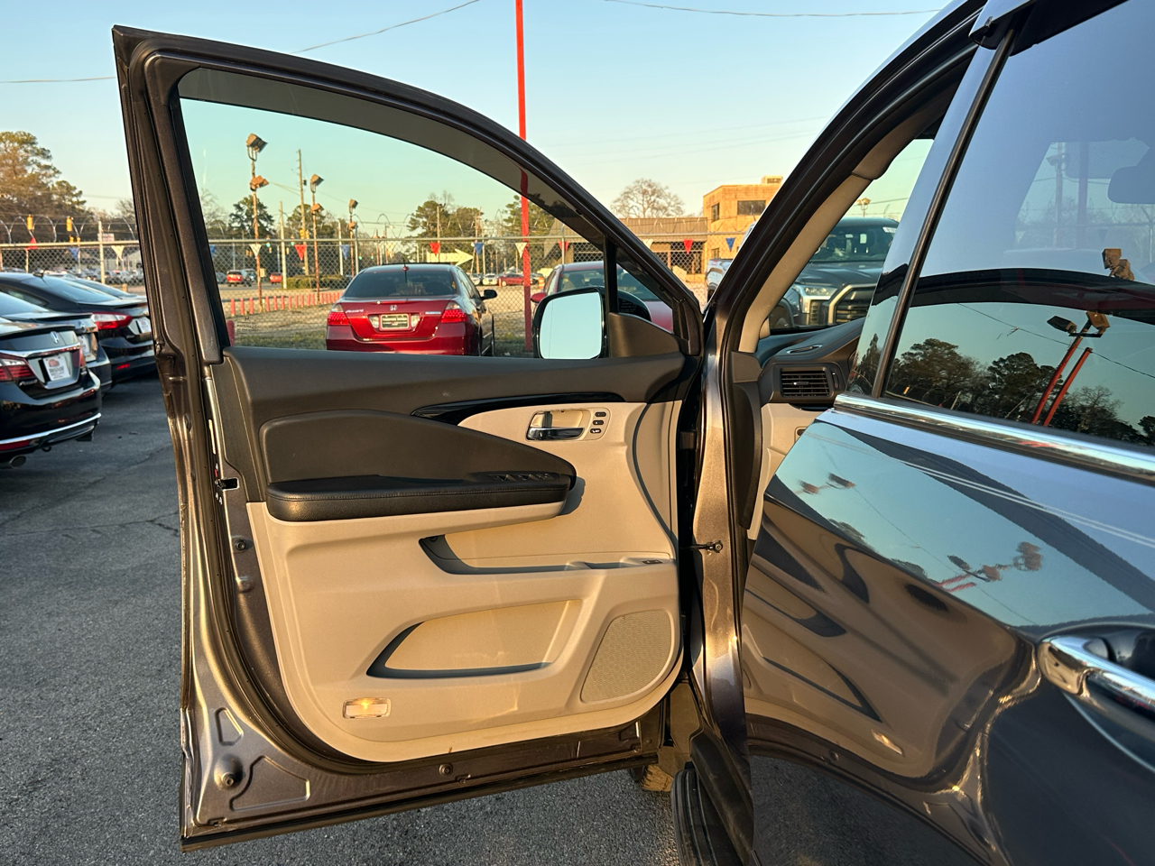 Honda Pilot 2WD 4dr Touring w/RES & Navi 2016