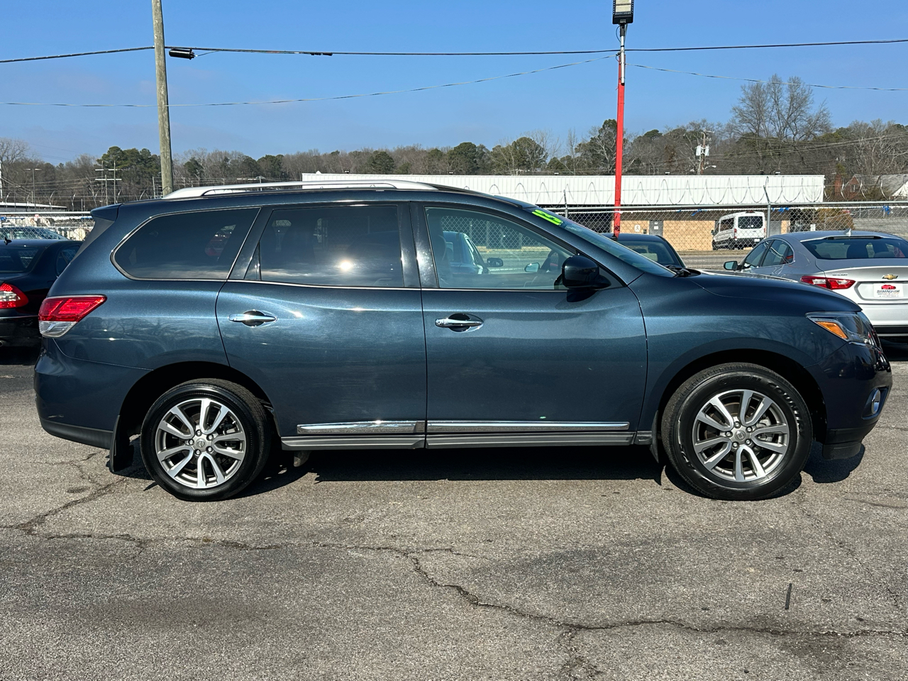 Nissan Pathfinder 2WD 4dr SL 2013