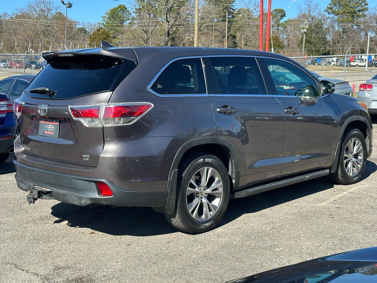 Toyota Highlander AWD 4dr V6 LE (Natl) 2014