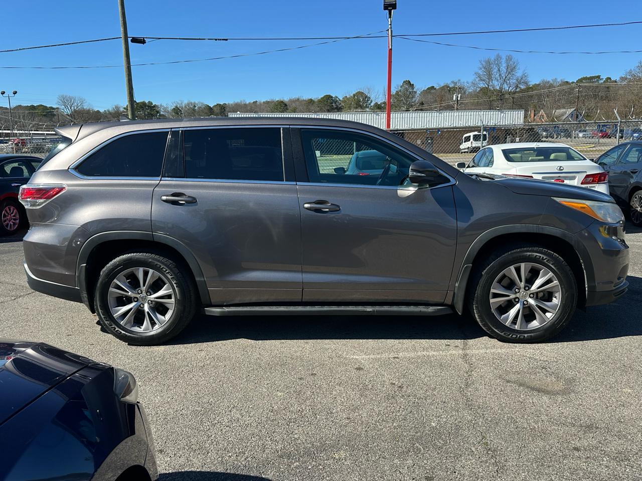 Toyota Highlander AWD 4dr V6 LE (Natl) 2014