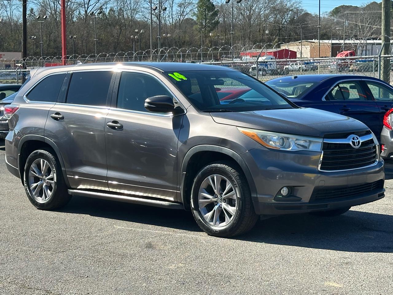 Toyota Highlander AWD 4dr V6 LE (Natl) 2014