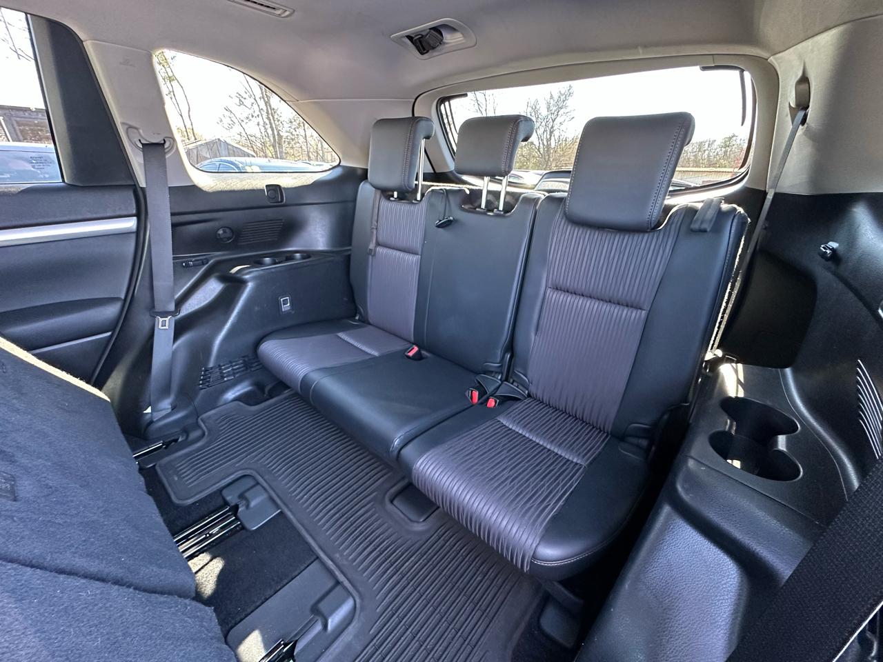 Toyota Highlander AWD 4dr V6 LE (Natl) 2014