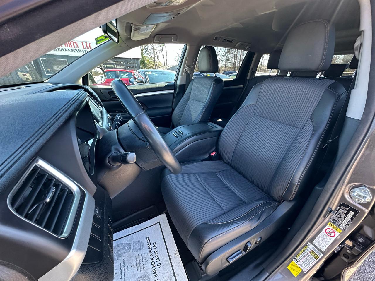 Toyota Highlander AWD 4dr V6 LE (Natl) 2014