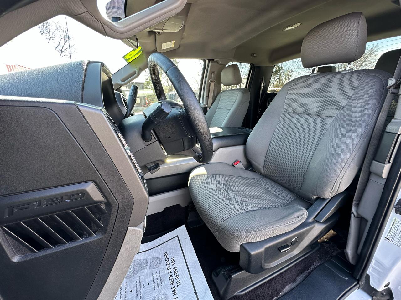 Ford F-150 2WD SuperCab 145" Lariat 2016