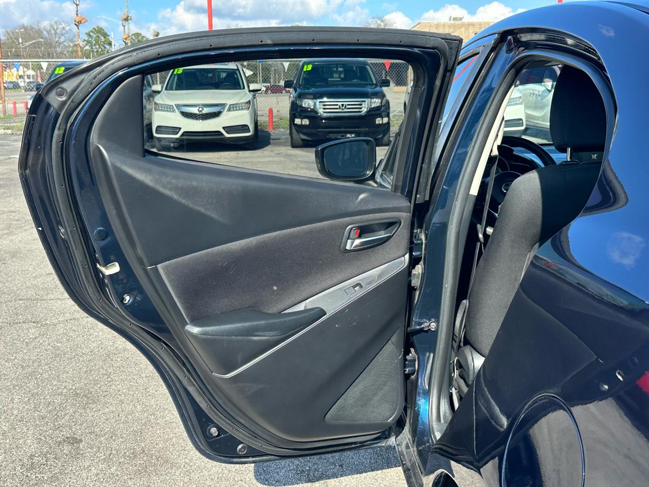 Scion iA 4dr Sdn Man (Natl) 2016