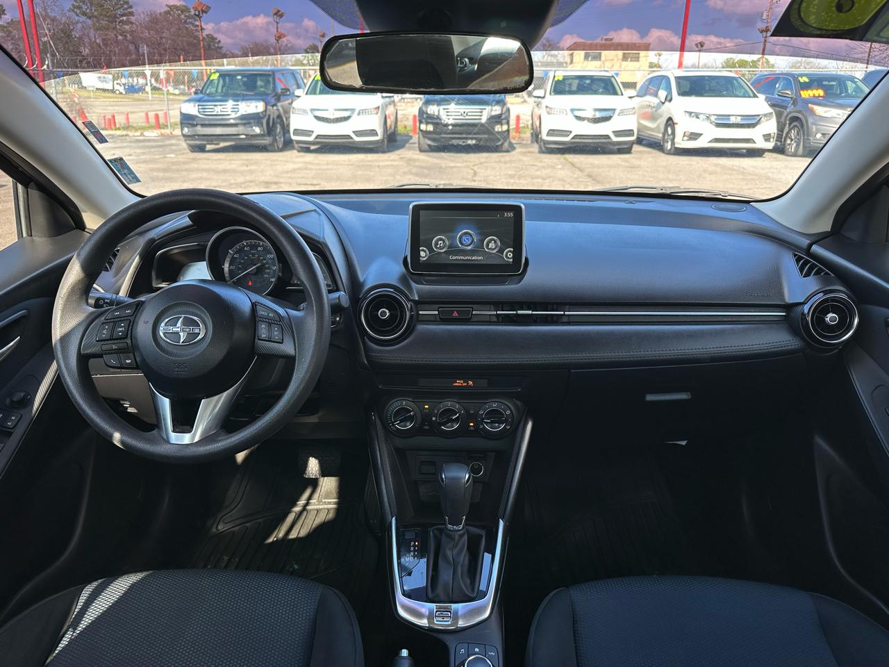 Scion iA 4dr Sdn Man (Natl) 2016