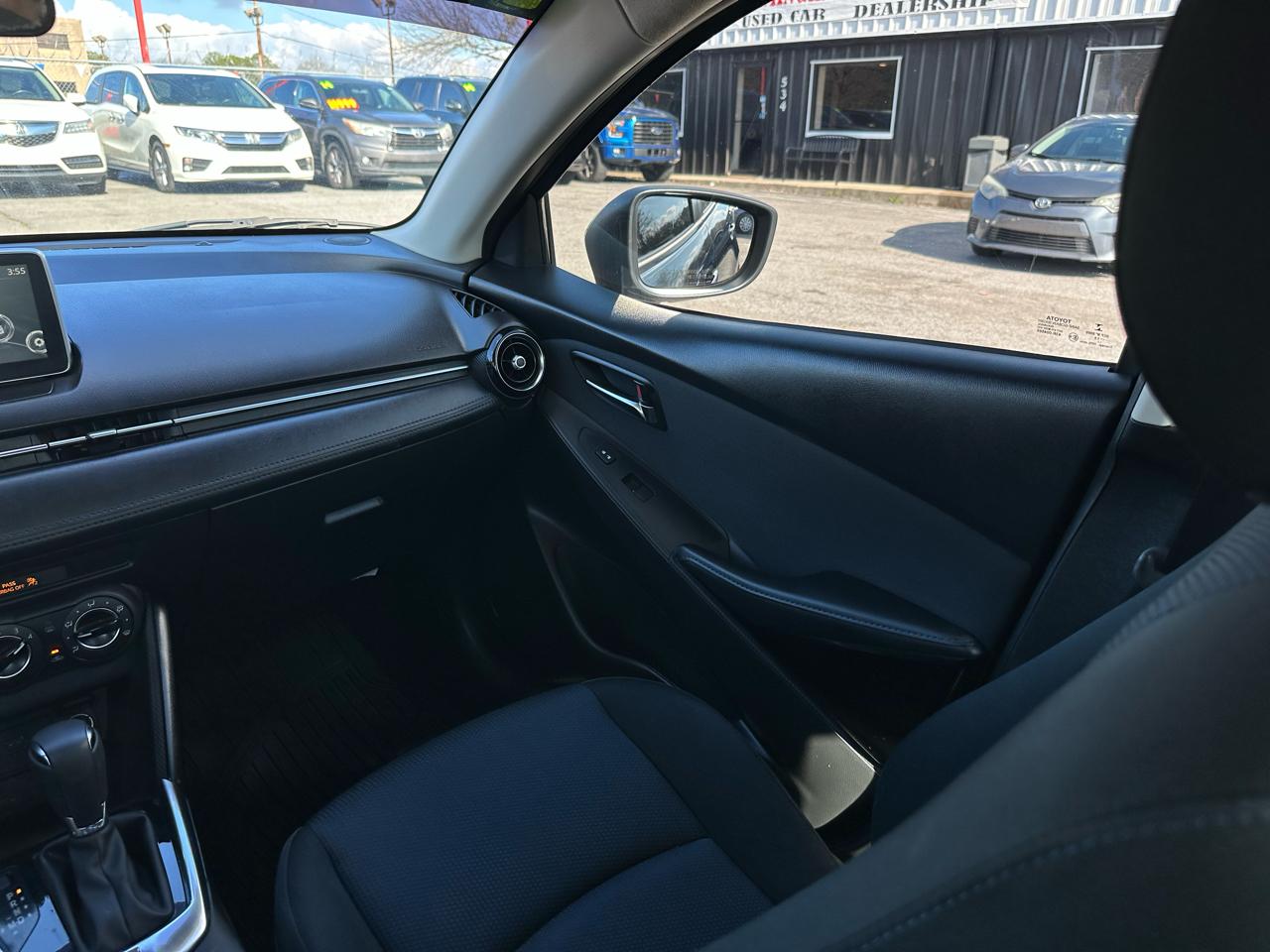 Scion iA 4dr Sdn Man (Natl) 2016