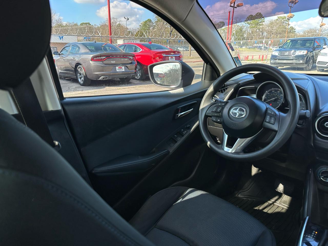 Scion iA 4dr Sdn Man (Natl) 2016