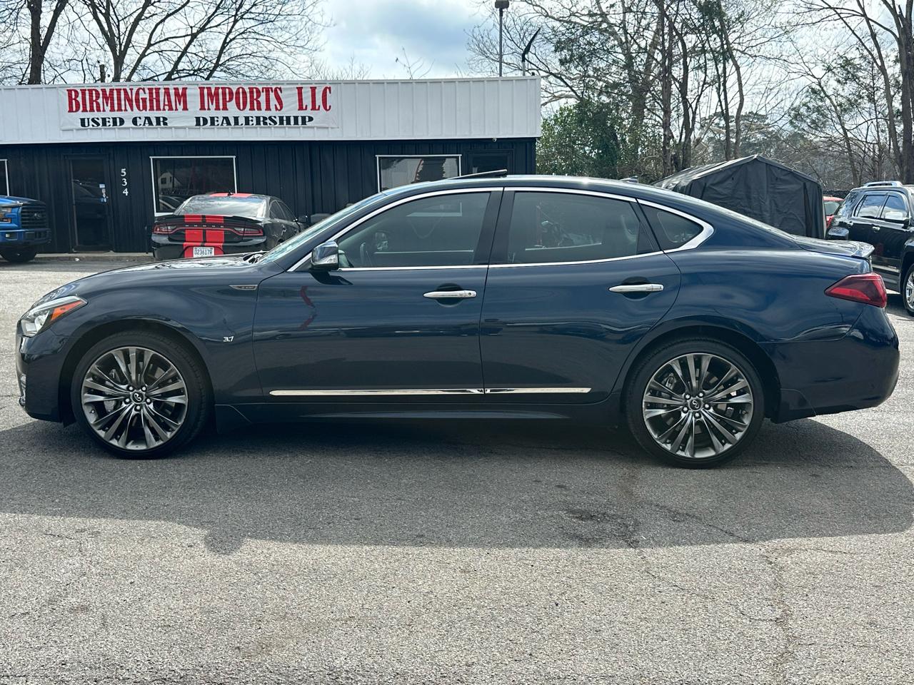 Infiniti Q70 3.7 LUXE AWD 2018