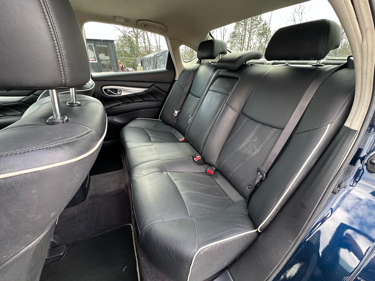 Infiniti Q70 3.7 LUXE AWD 2018