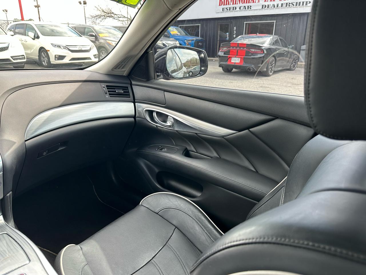 Infiniti Q70 3.7 LUXE AWD 2018