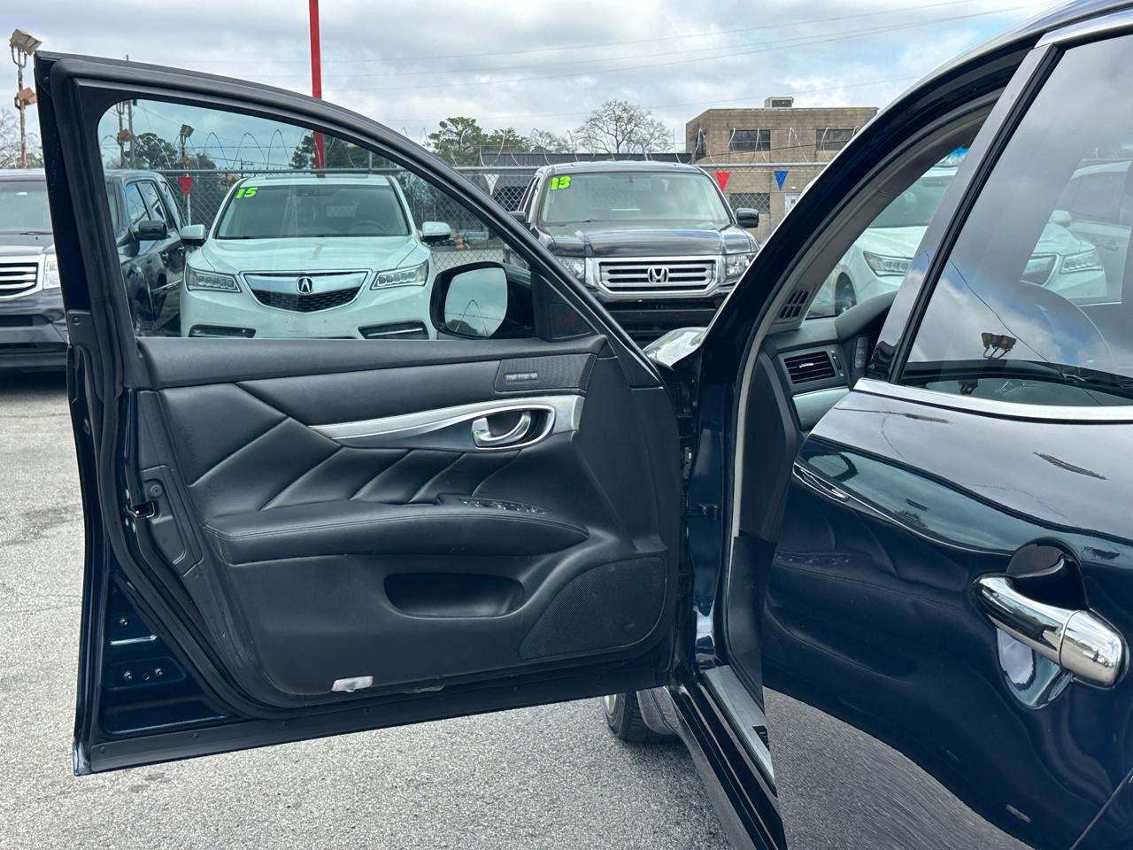 Infiniti Q70 3.7 LUXE AWD 2018