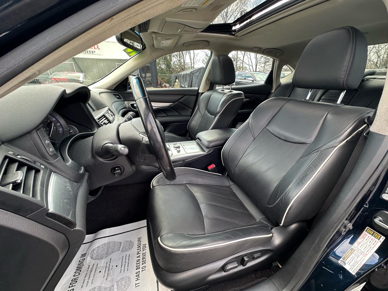 Infiniti Q70 3.7 LUXE AWD 2018