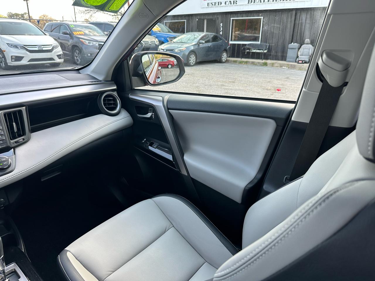 Toyota RAV4 Limited FWD (Natl) 2018