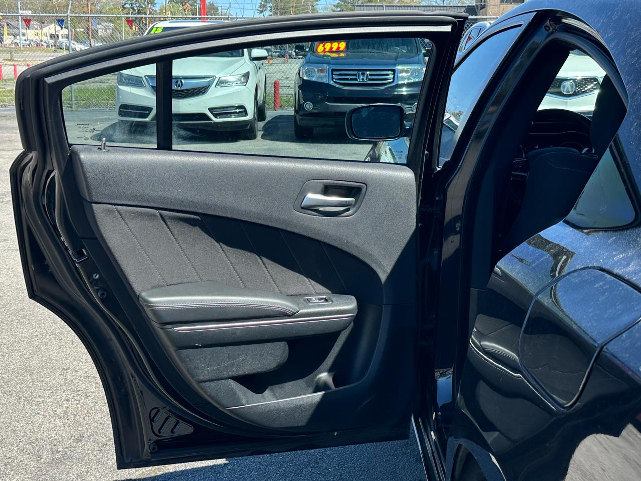 Dodge Charger 4dr Sdn SXT RWD 2016