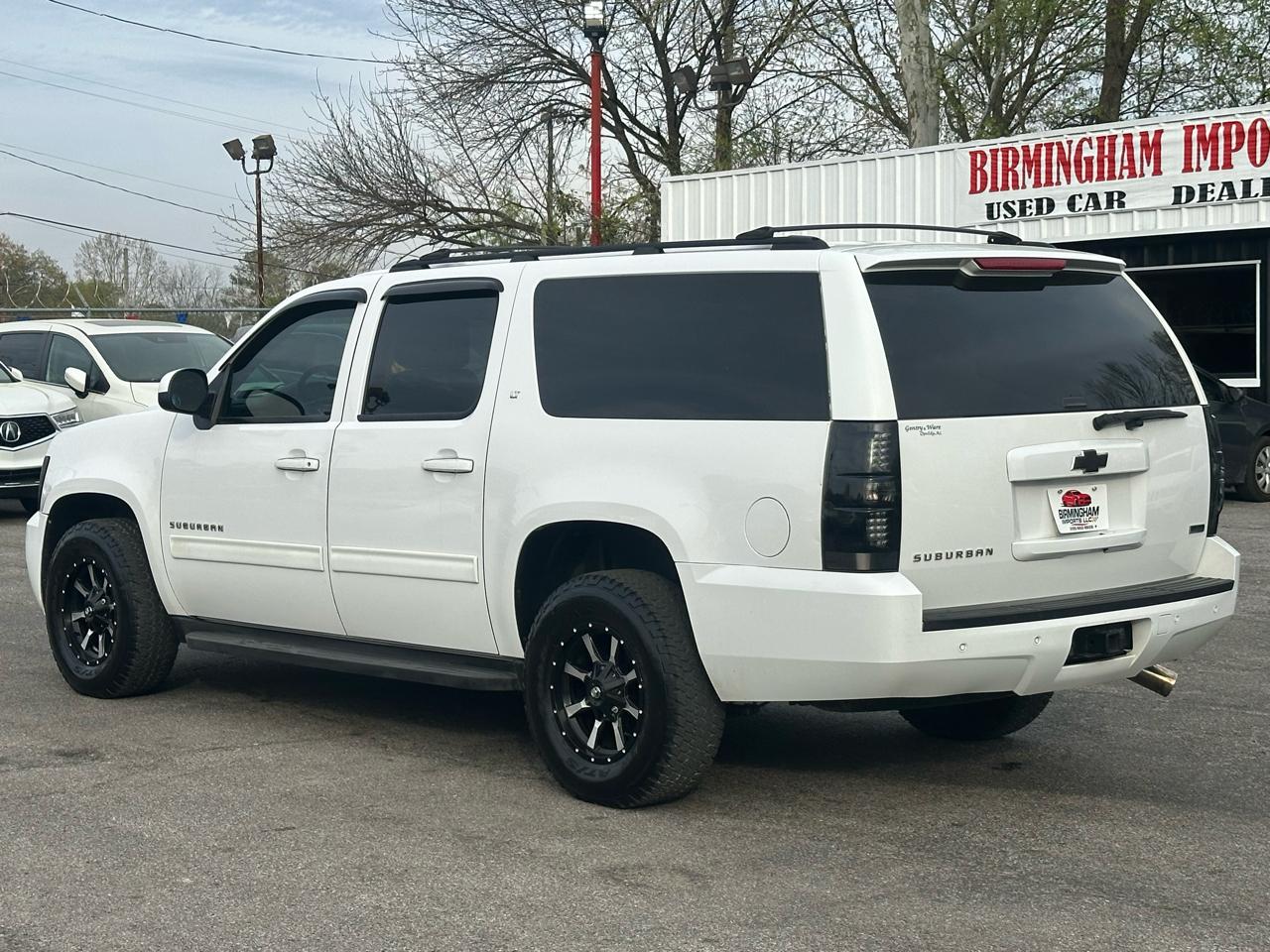Chevrolet Suburban 2WD 4dr 1500 LT 2012