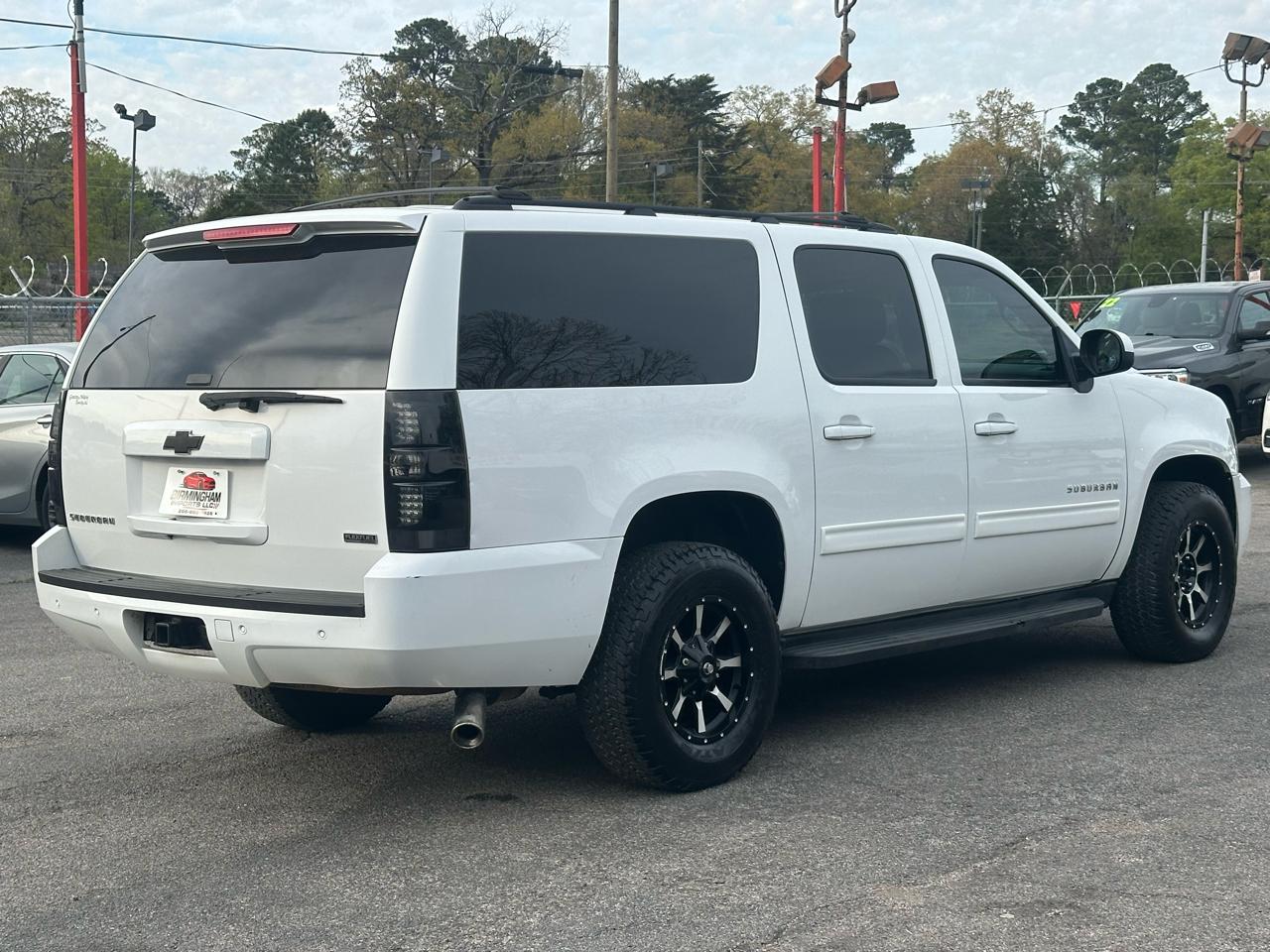 Chevrolet Suburban 2WD 4dr 1500 LT 2012