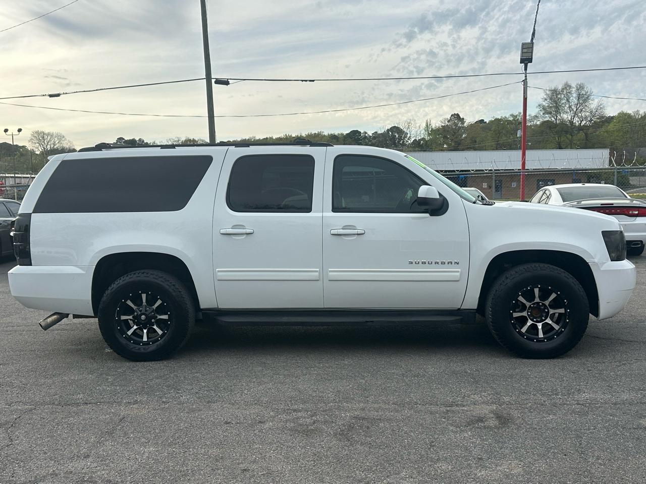 Chevrolet Suburban 2WD 4dr 1500 LT 2012