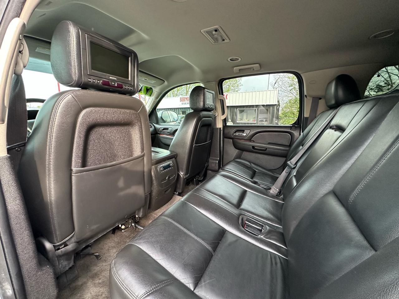 Chevrolet Suburban 2WD 4dr 1500 LT 2012