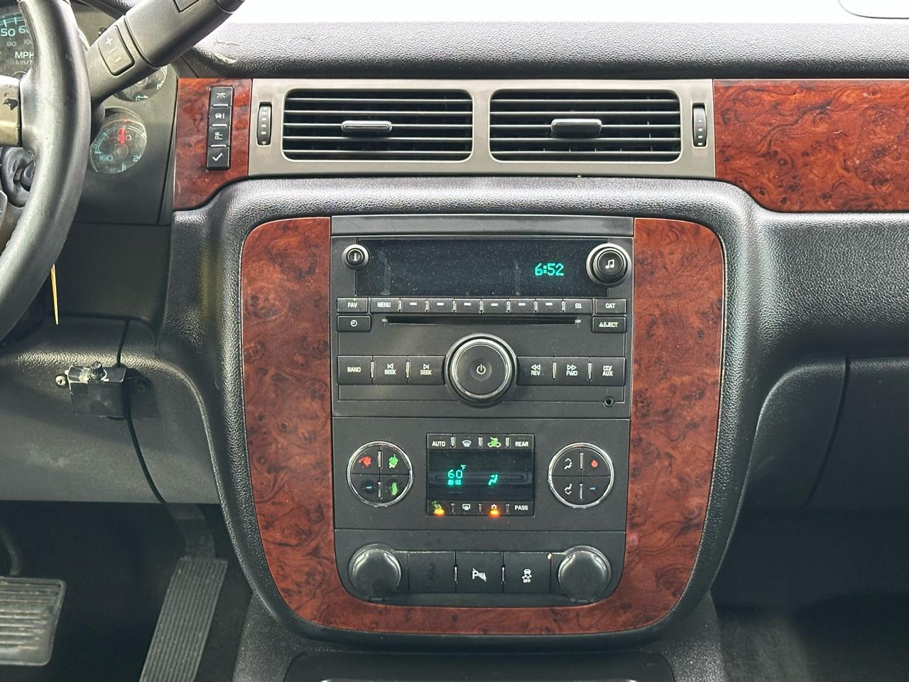 Chevrolet Suburban 2WD 4dr 1500 LT 2012