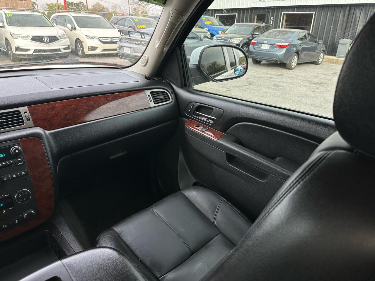 Chevrolet Suburban 2WD 4dr 1500 LT 2012