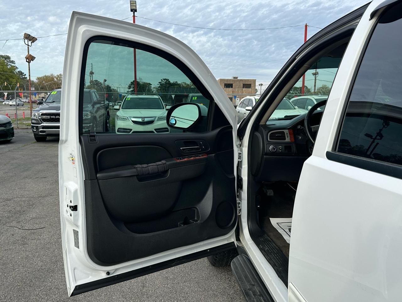 Chevrolet Suburban 2WD 4dr 1500 LT 2012