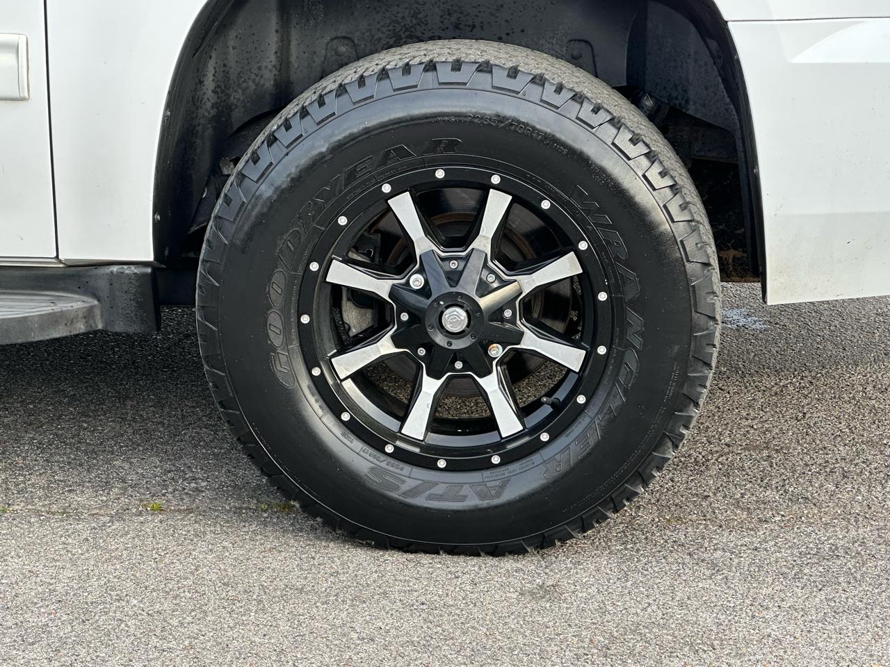 Chevrolet Suburban 2WD 4dr 1500 LT 2012