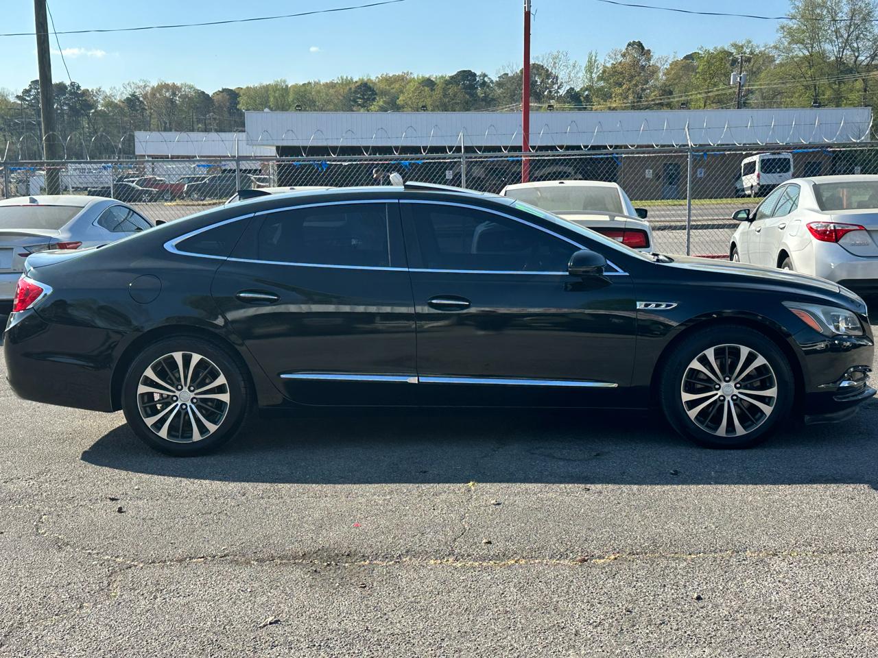 Buick LaCrosse 4dr Sdn Essence FWD 2017