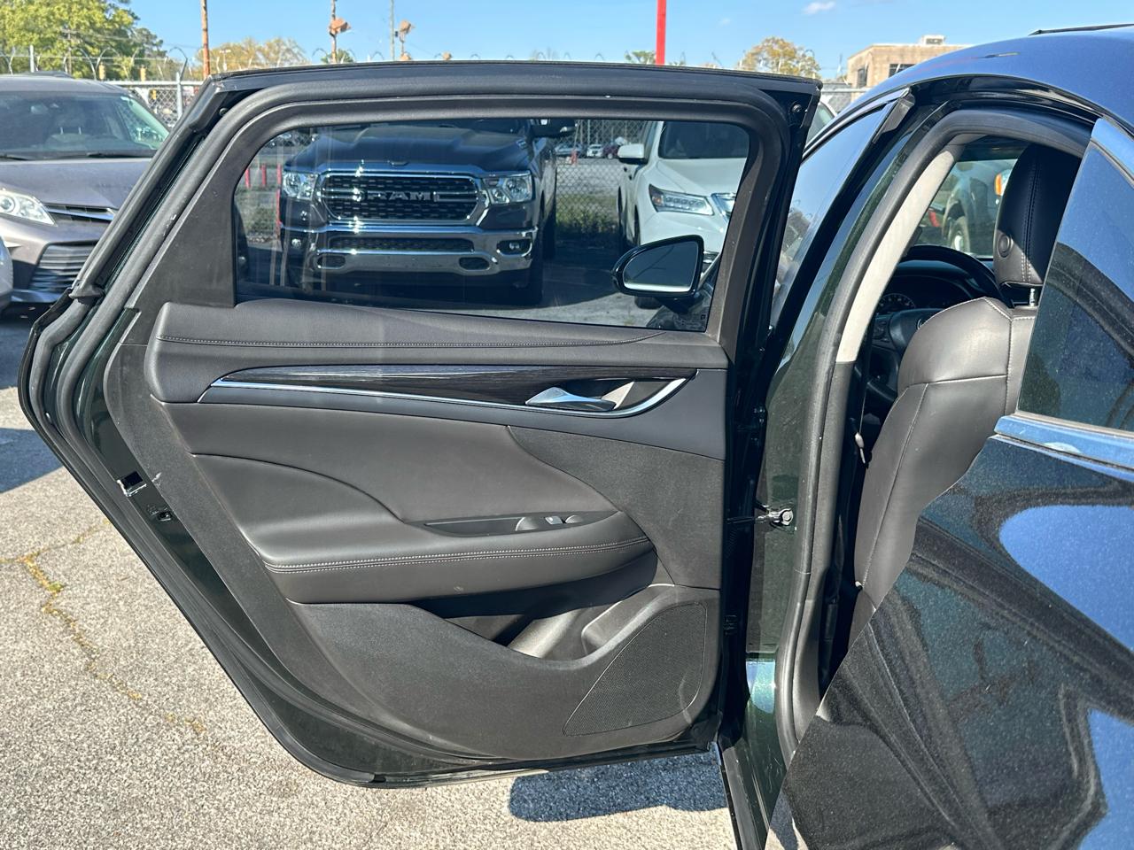 Buick LaCrosse 4dr Sdn Essence FWD 2017