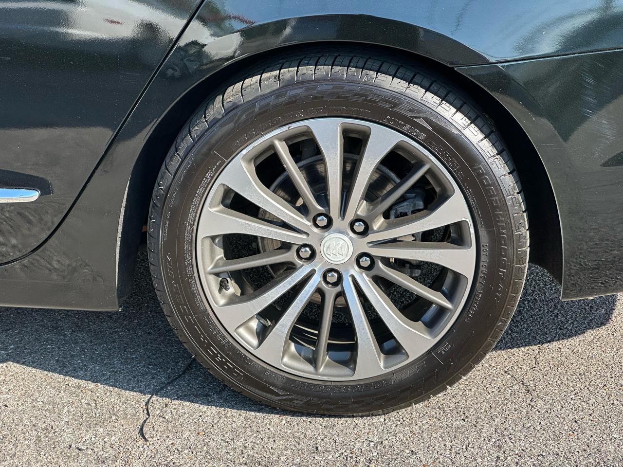 Buick LaCrosse 4dr Sdn Essence FWD 2017