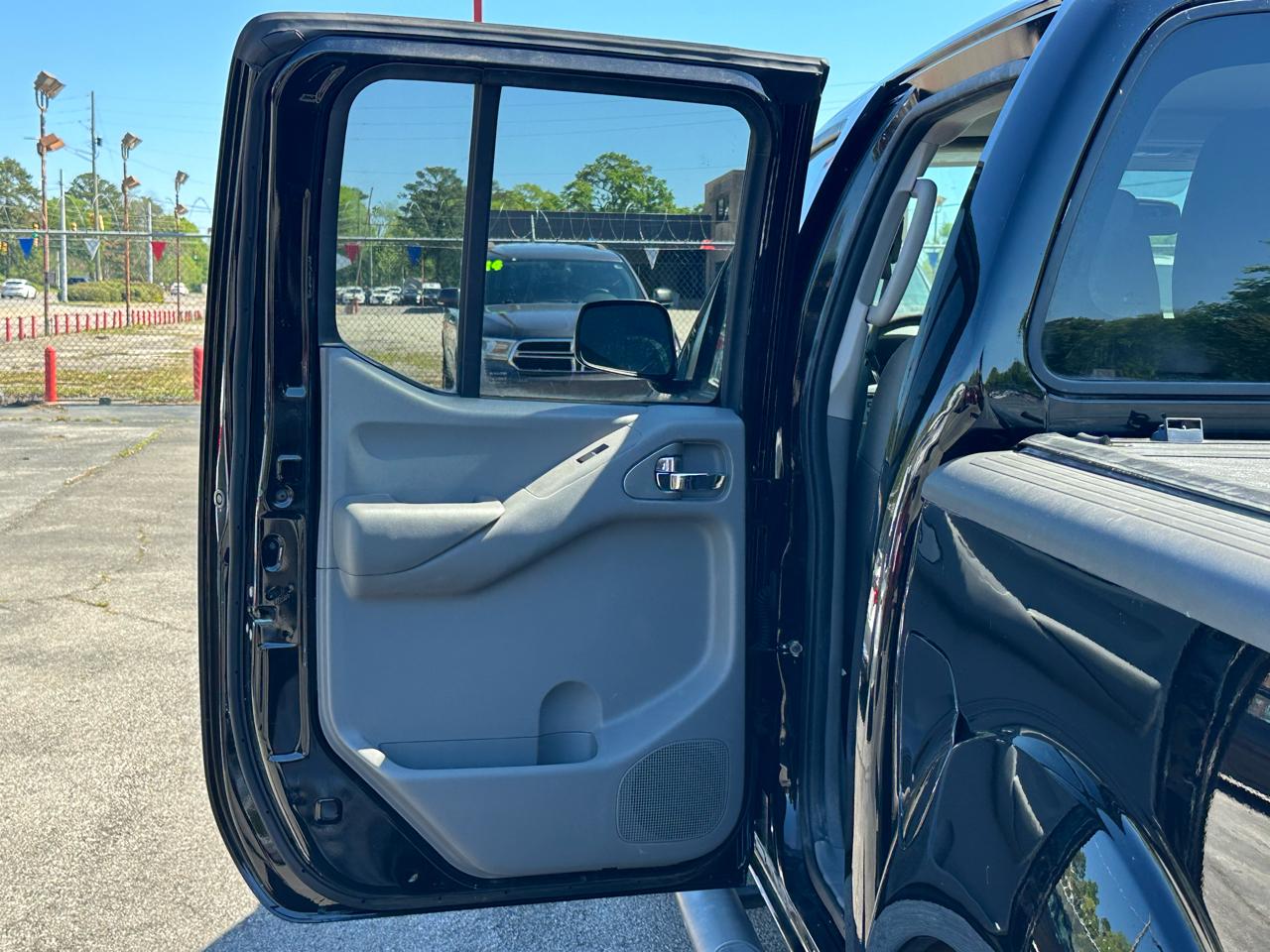 Nissan Frontier Crew Cab 4x2 SV V6 Auto 2018