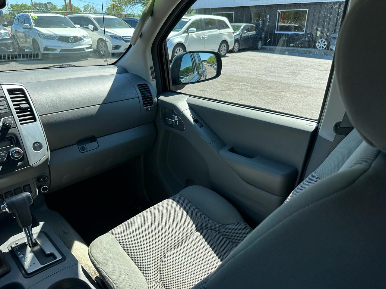 Nissan Frontier Crew Cab 4x2 SV V6 Auto 2018