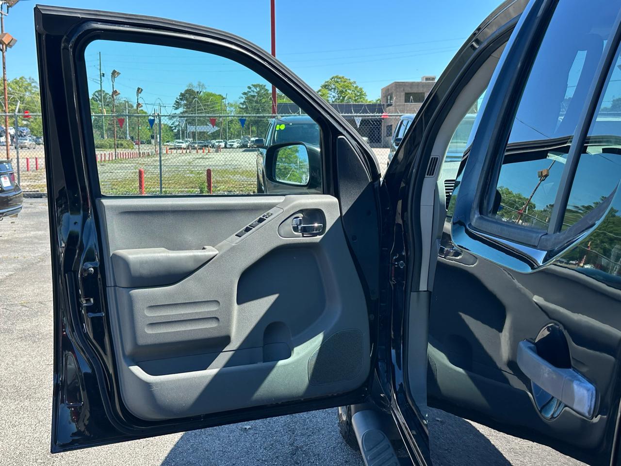 Nissan Frontier Crew Cab 4x2 SV V6 Auto 2018