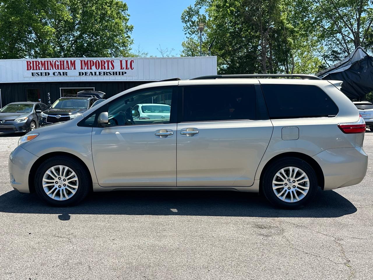 Toyota Sienna XLE Auto Access Seat FWD 7-Passenger (Natl) 2017