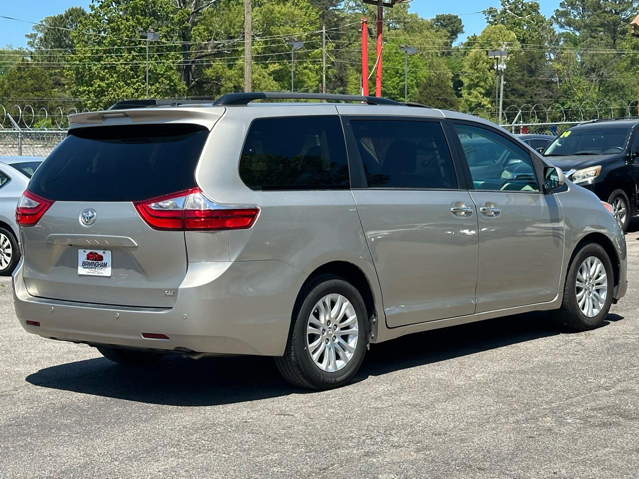 Toyota Sienna XLE Auto Access Seat FWD 7-Passenger (Natl) 2017