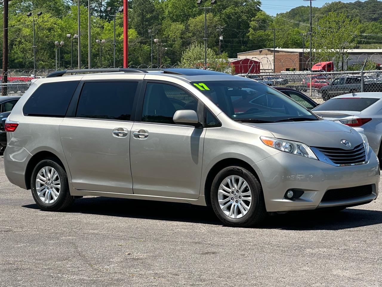 Toyota Sienna XLE Auto Access Seat FWD 7-Passenger (Natl) 2017