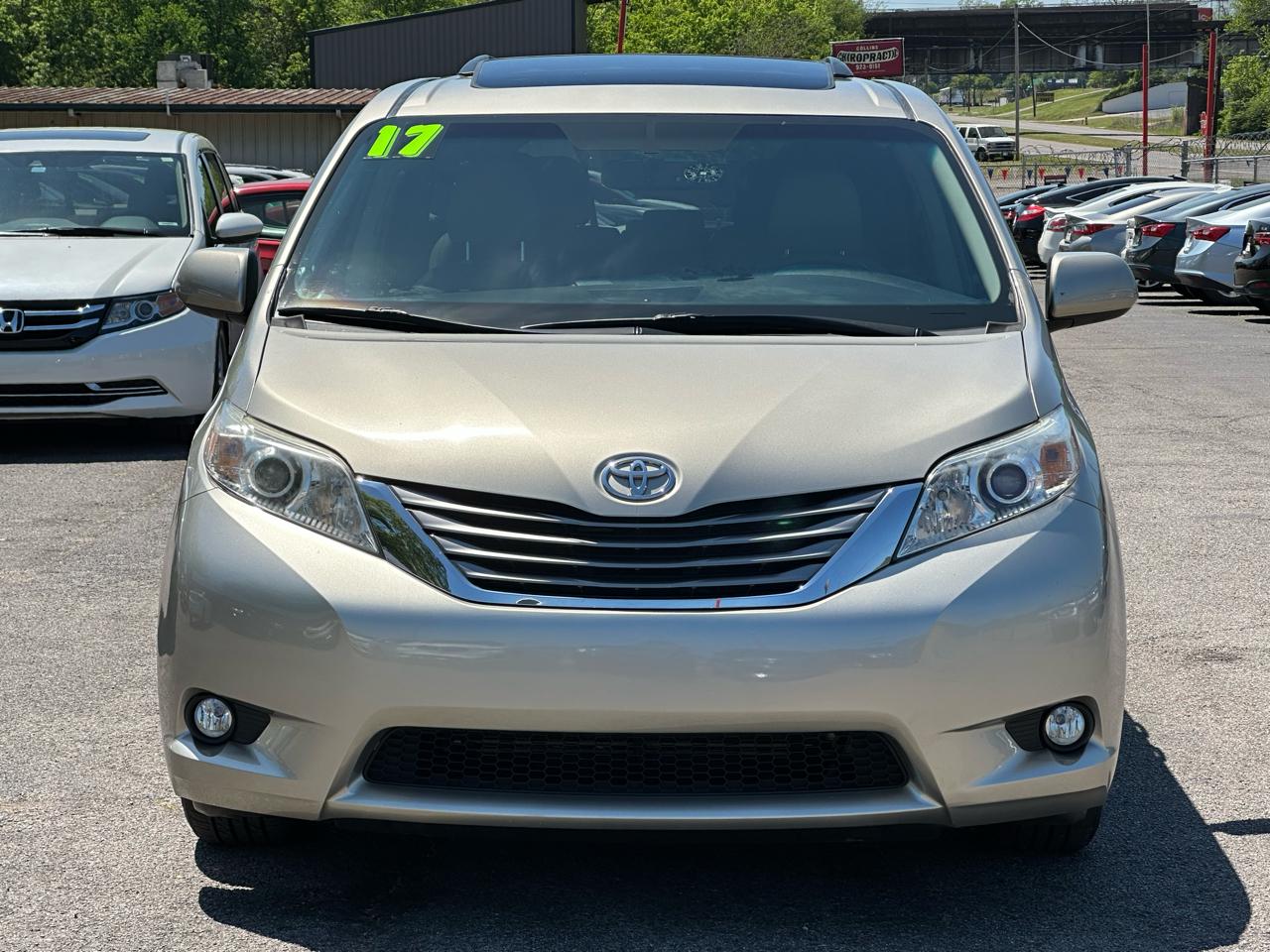 Toyota Sienna XLE Auto Access Seat FWD 7-Passenger (Natl) 2017