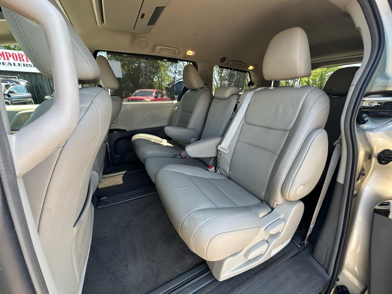 Toyota Sienna XLE Auto Access Seat FWD 7-Passenger (Natl) 2017