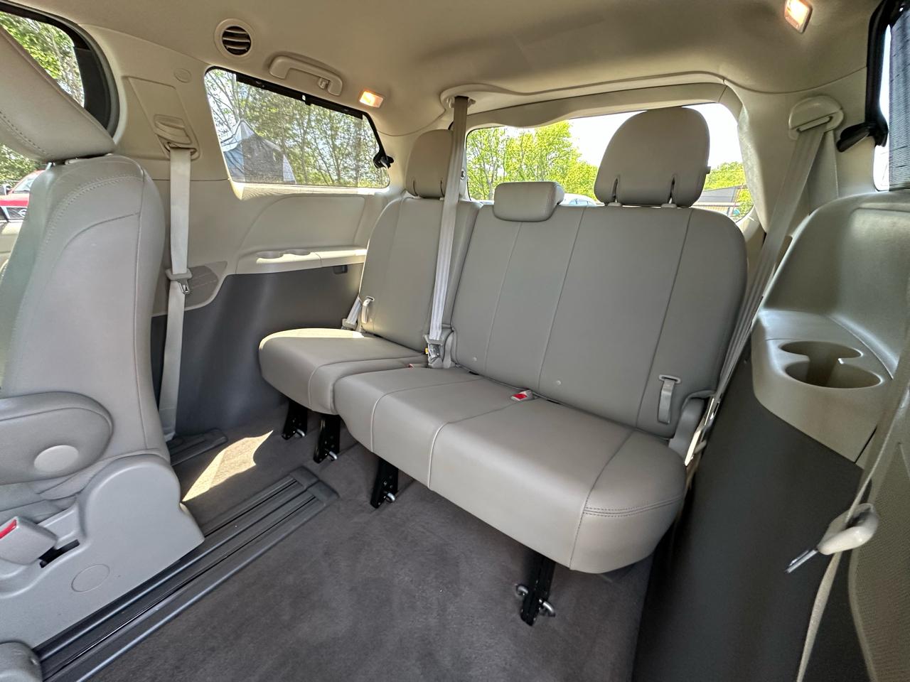 Toyota Sienna XLE Auto Access Seat FWD 7-Passenger (Natl) 2017