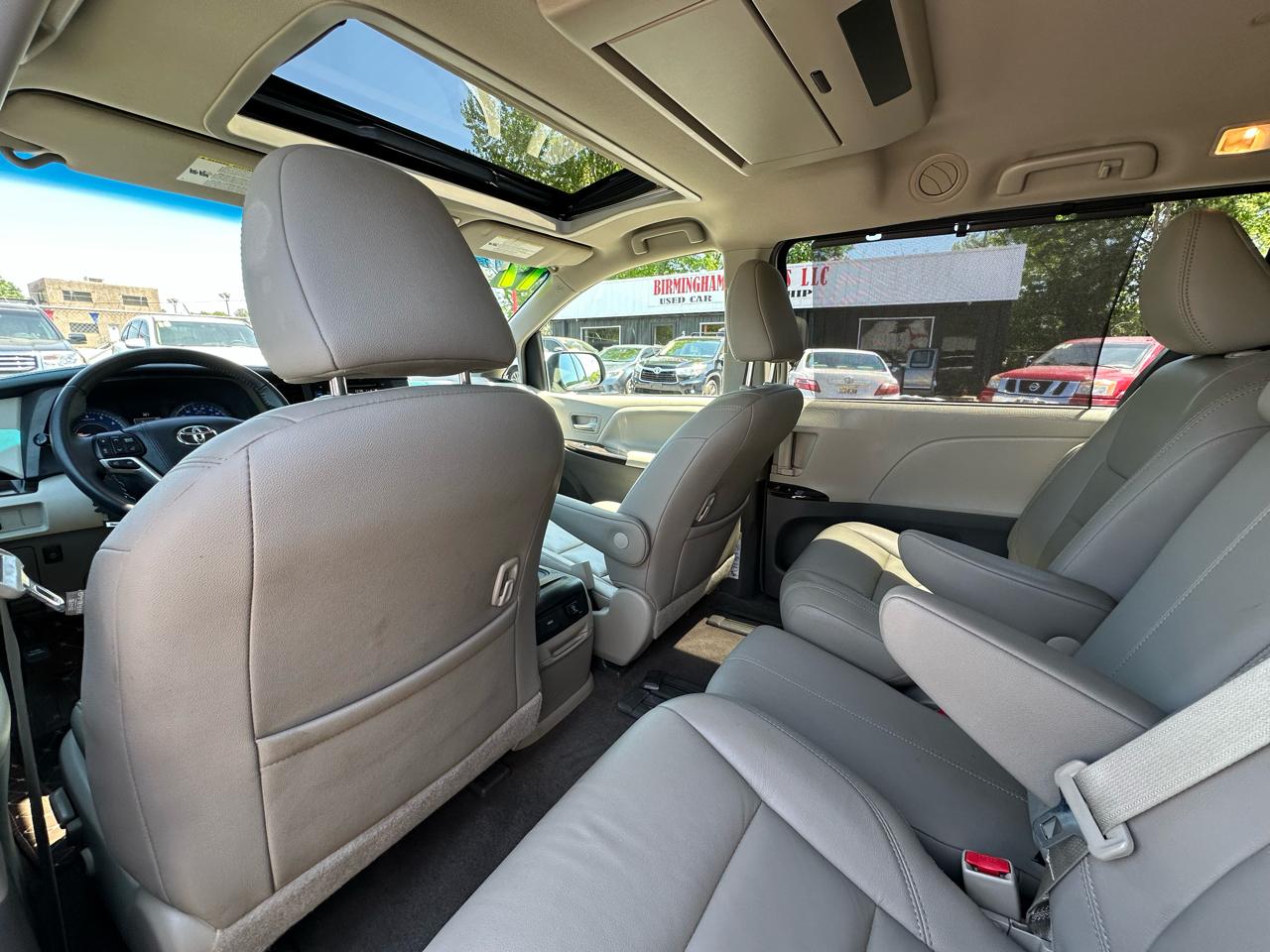 Toyota Sienna XLE Auto Access Seat FWD 7-Passenger (Natl) 2017