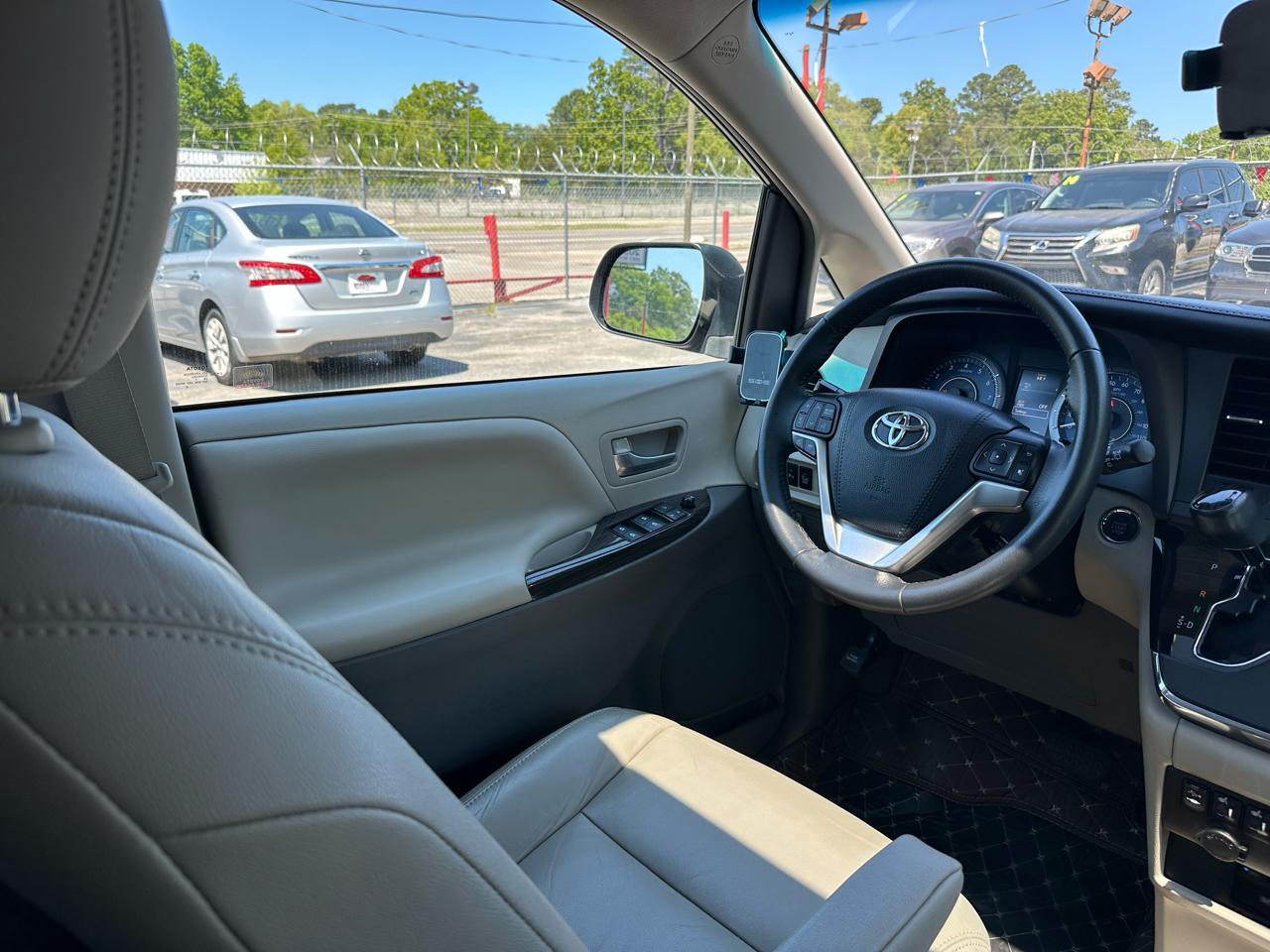 Toyota Sienna XLE Auto Access Seat FWD 7-Passenger (Natl) 2017
