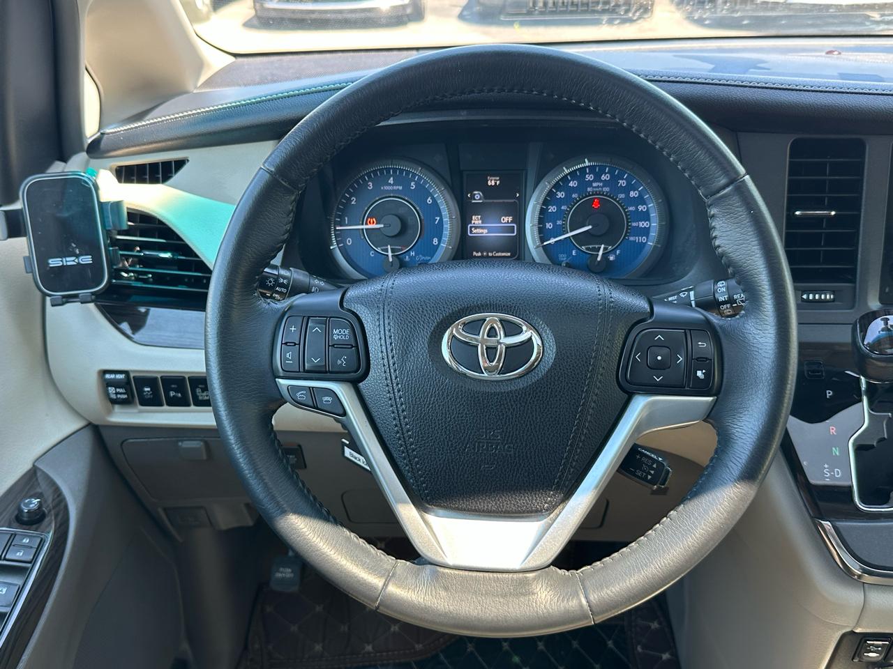 Toyota Sienna XLE Auto Access Seat FWD 7-Passenger (Natl) 2017