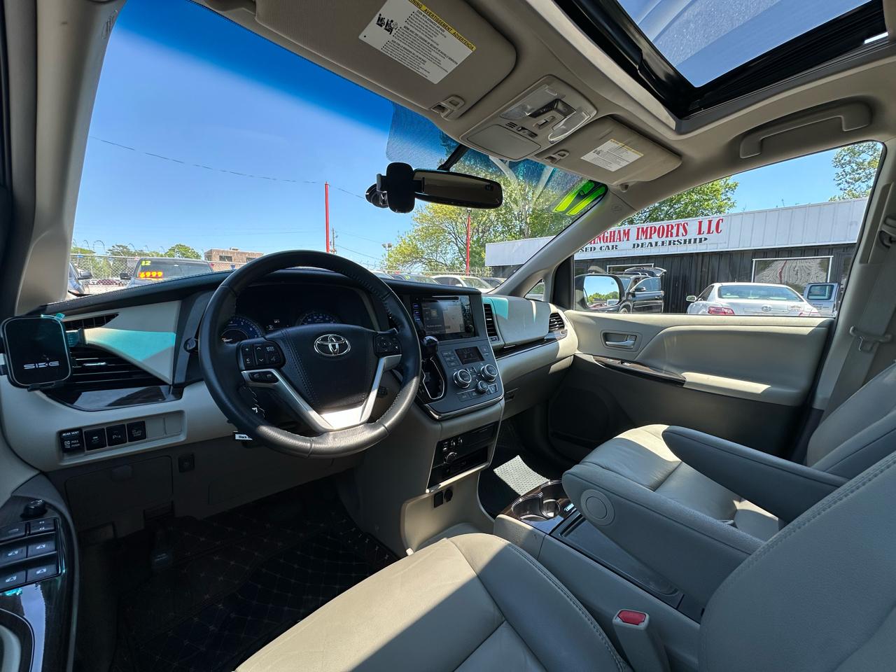 Toyota Sienna XLE Auto Access Seat FWD 7-Passenger (Natl) 2017