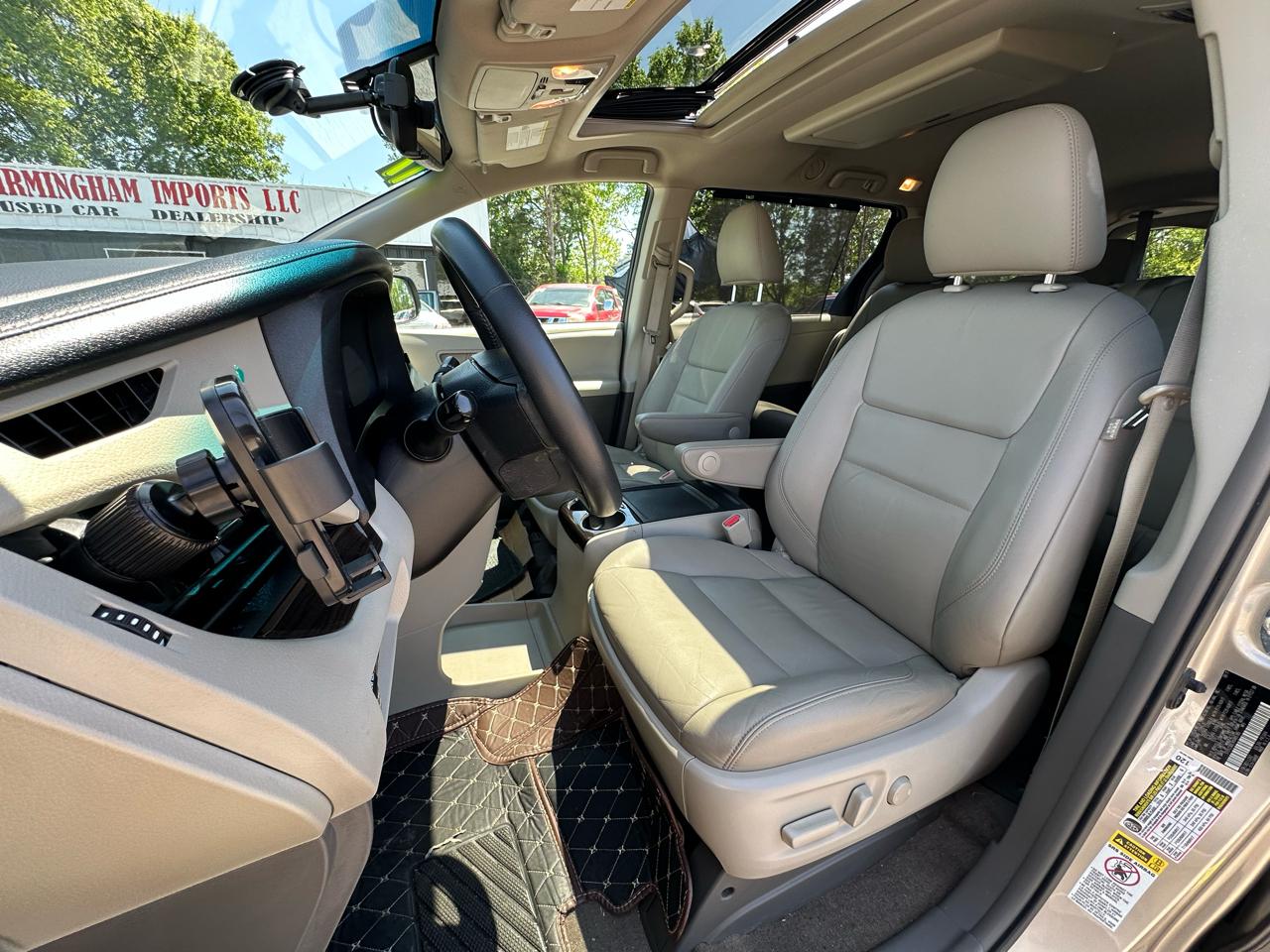 Toyota Sienna XLE Auto Access Seat FWD 7-Passenger (Natl) 2017