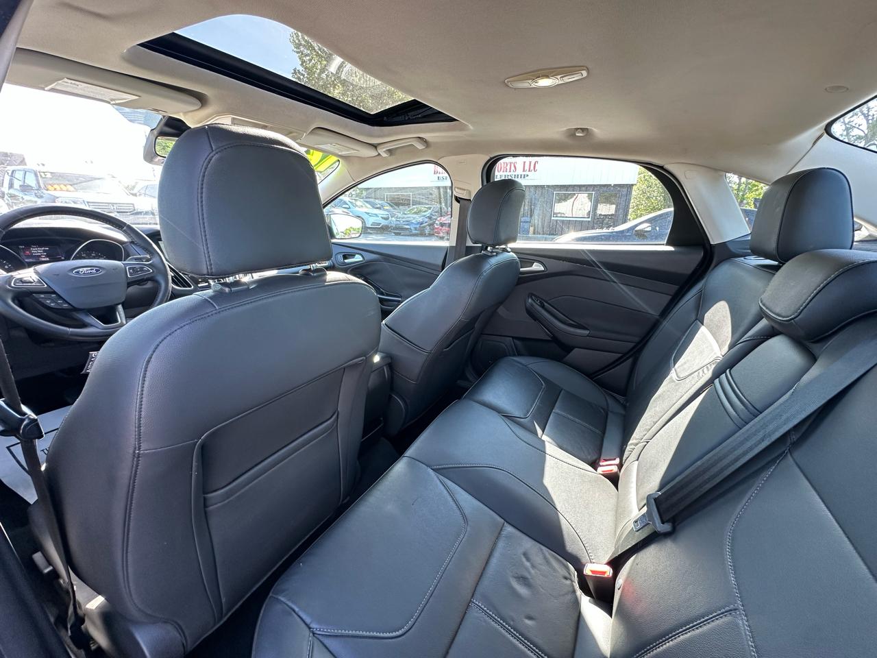 Ford Focus 4dr Sdn Titanium 2016