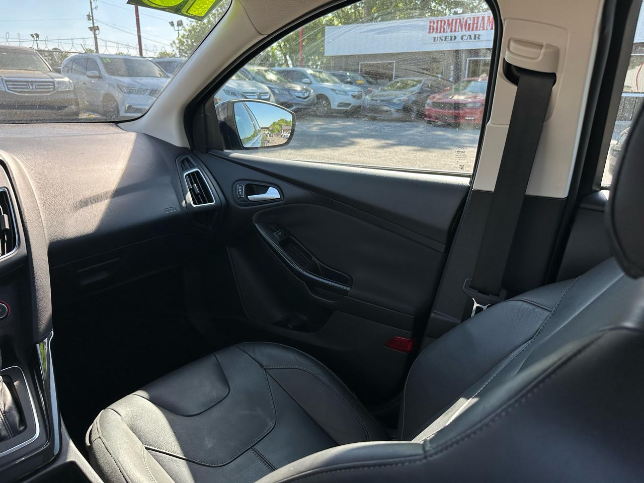 Ford Focus 4dr Sdn Titanium 2016