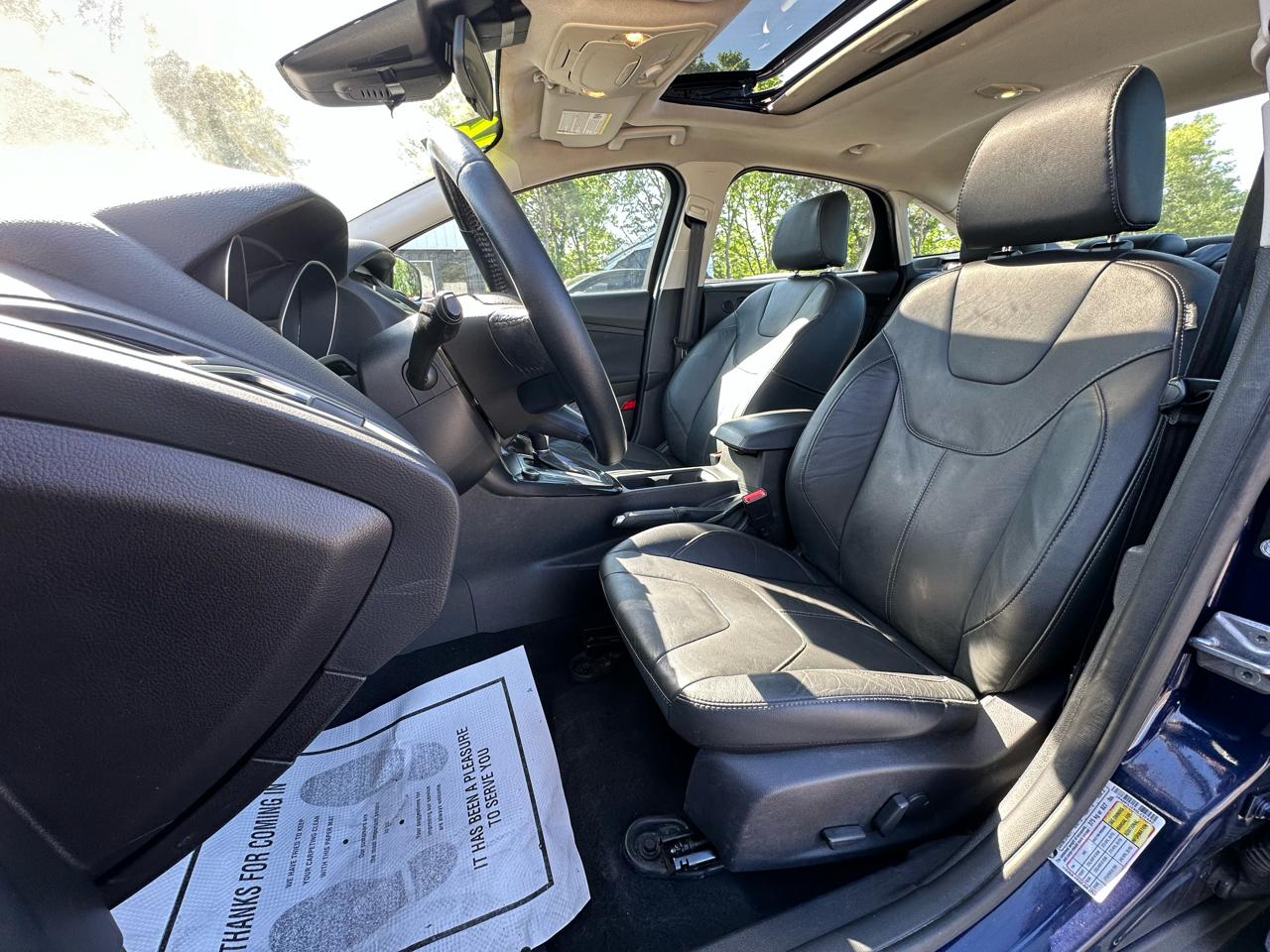 Ford Focus 4dr Sdn Titanium 2016